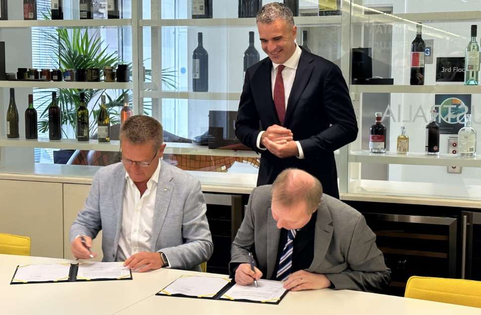 Flinders University Vice-Chancellor Professor Colin Stirling and The University of Manchester Interim Director of the Dalton Nuclear Institute Professor Clint Sharrad sign the partnership agreement witnessed by South Australia’s Premier Peter Malinauskas.